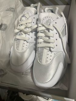 Nike all white air huarache Sz 7 wm