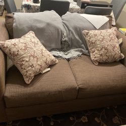Love Seat Extra Deep Extra Comfy w/ Removable Cushion Covers