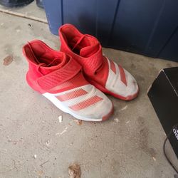 Used 8.5 Men's Adidas Shoe