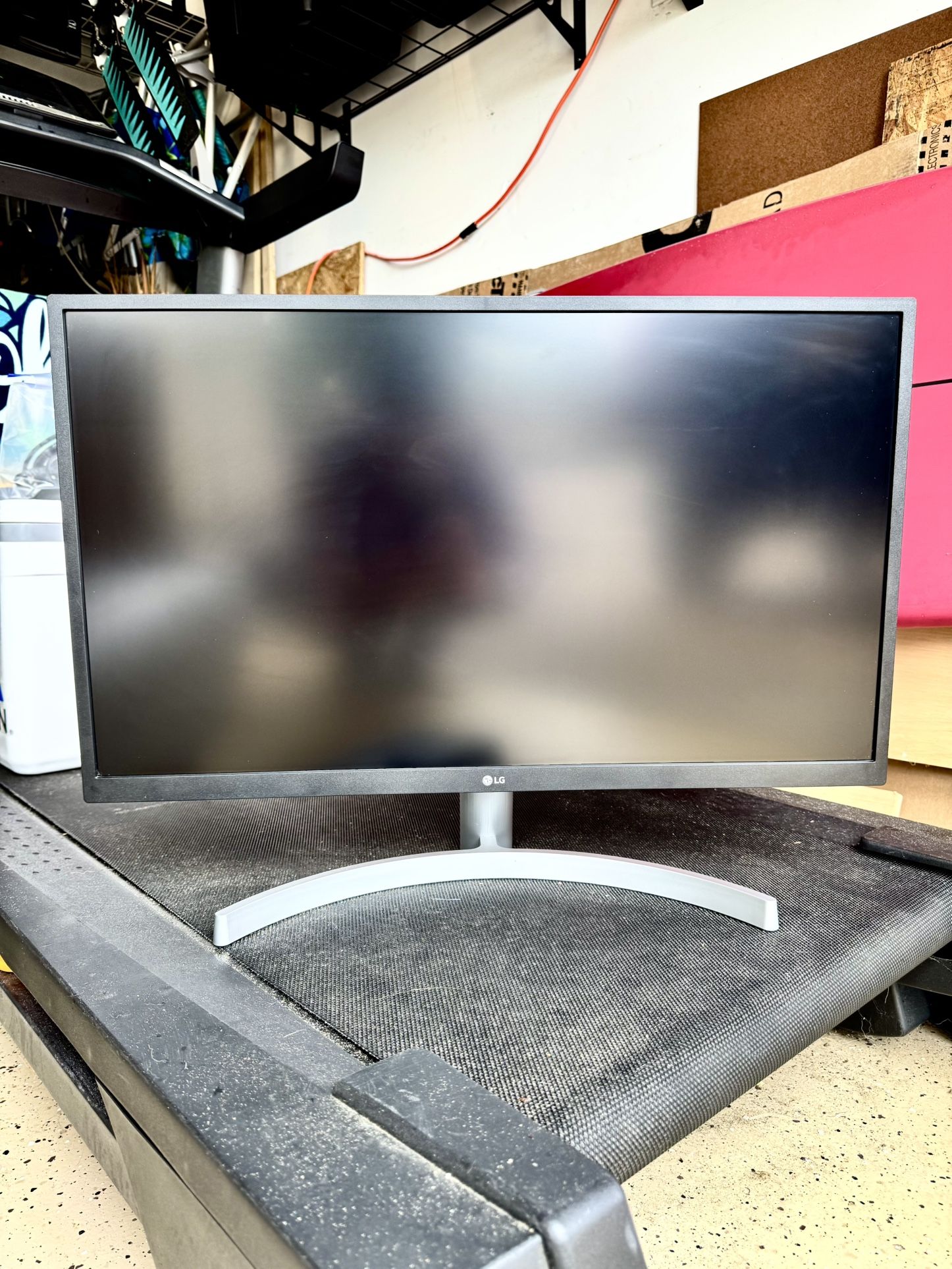 LG Ultrafine 4K IPS Monitor - 27 Inch