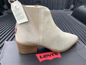 New Levis Women’s Ankle Boots Size 6