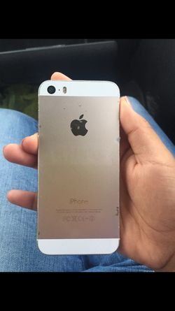 iPhone 5 cracked screen but still works , just need to change the screen. Back is in good condition