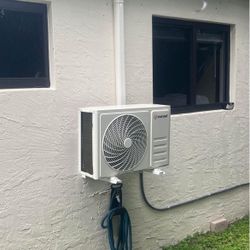 Mini Split (Air Conditioner)