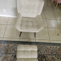 Couch and pouf for legs 