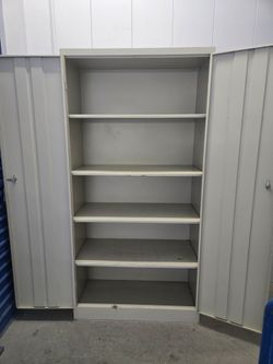 Solid metal storage cabinet with 2 keys
