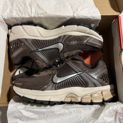 Womens Nike Vomero 5s