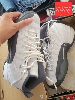 Jordan retro 12s, size: 5.5y
