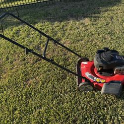 MTD 300E push lawn mower w/ 125cc Briggs & Stratton engine