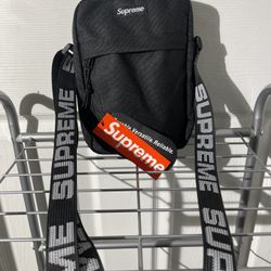 SUPREME SHOULDER BAG