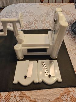 Three in one spiralizer with storage