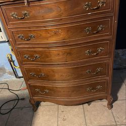 ☘️🌹VINTAGE BEDROOM FURNITURE: DRESSER, CHEST☘️🌹