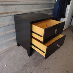 🔴 Bonito Nightstand In Good Condition And Shape 🔴