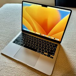 MacBook Air M2 13.6” Starlight 256GB SSD 8GB RAM - Still Under Warranty!