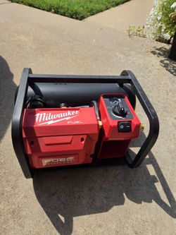 Milwaukee M18 FUEL Cordless 2-Gallon Compressor