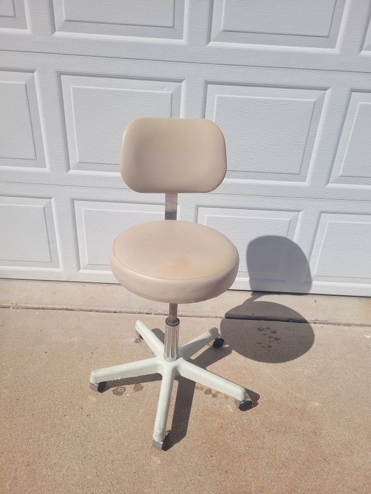 Stool Adjustable With Wheels Dentist/Tattoo Stool