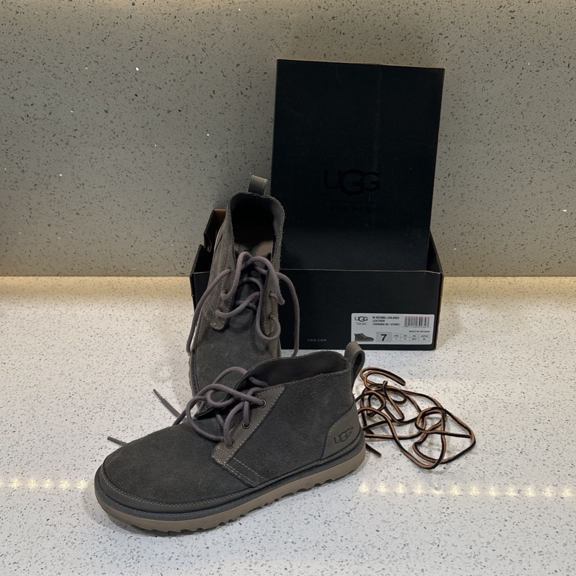 UGG Leather/Suede Boots Men’s Grey 7