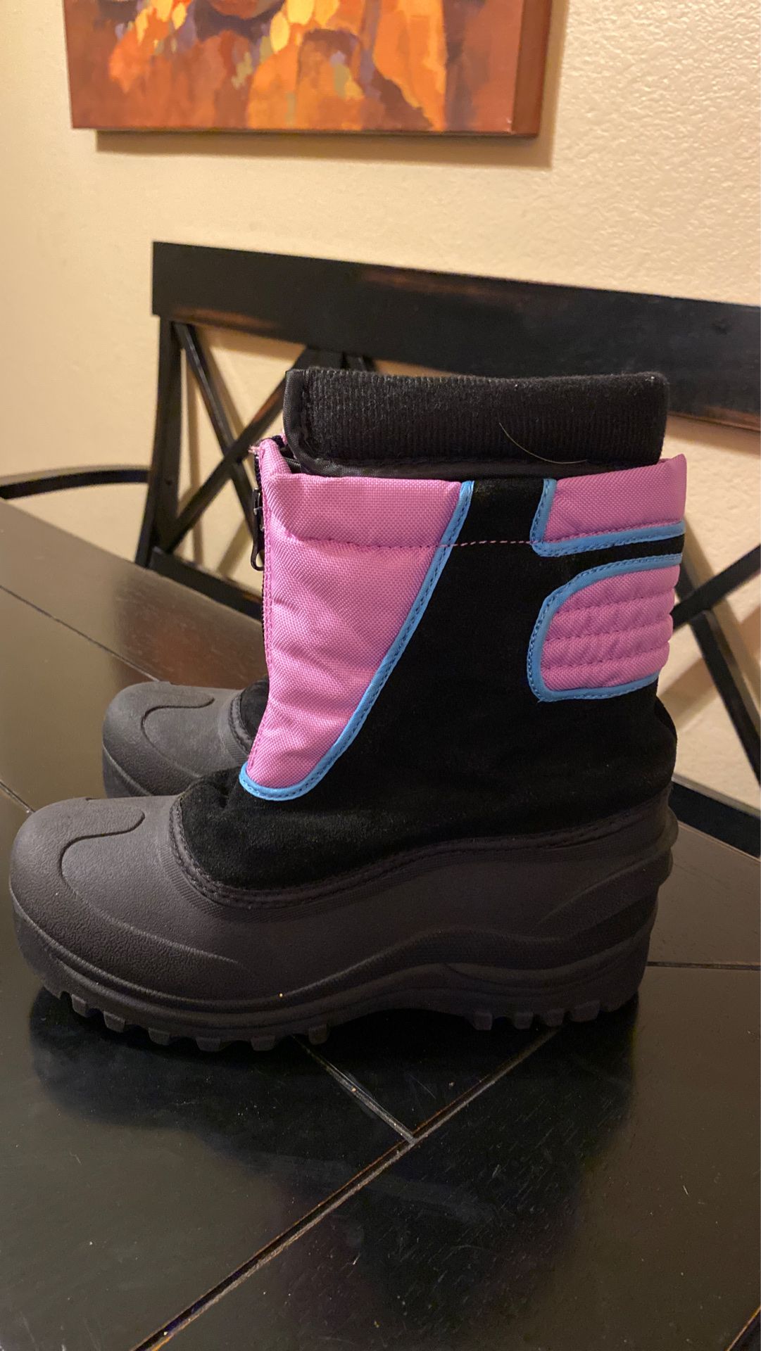 Kids girls size 3 snow boots