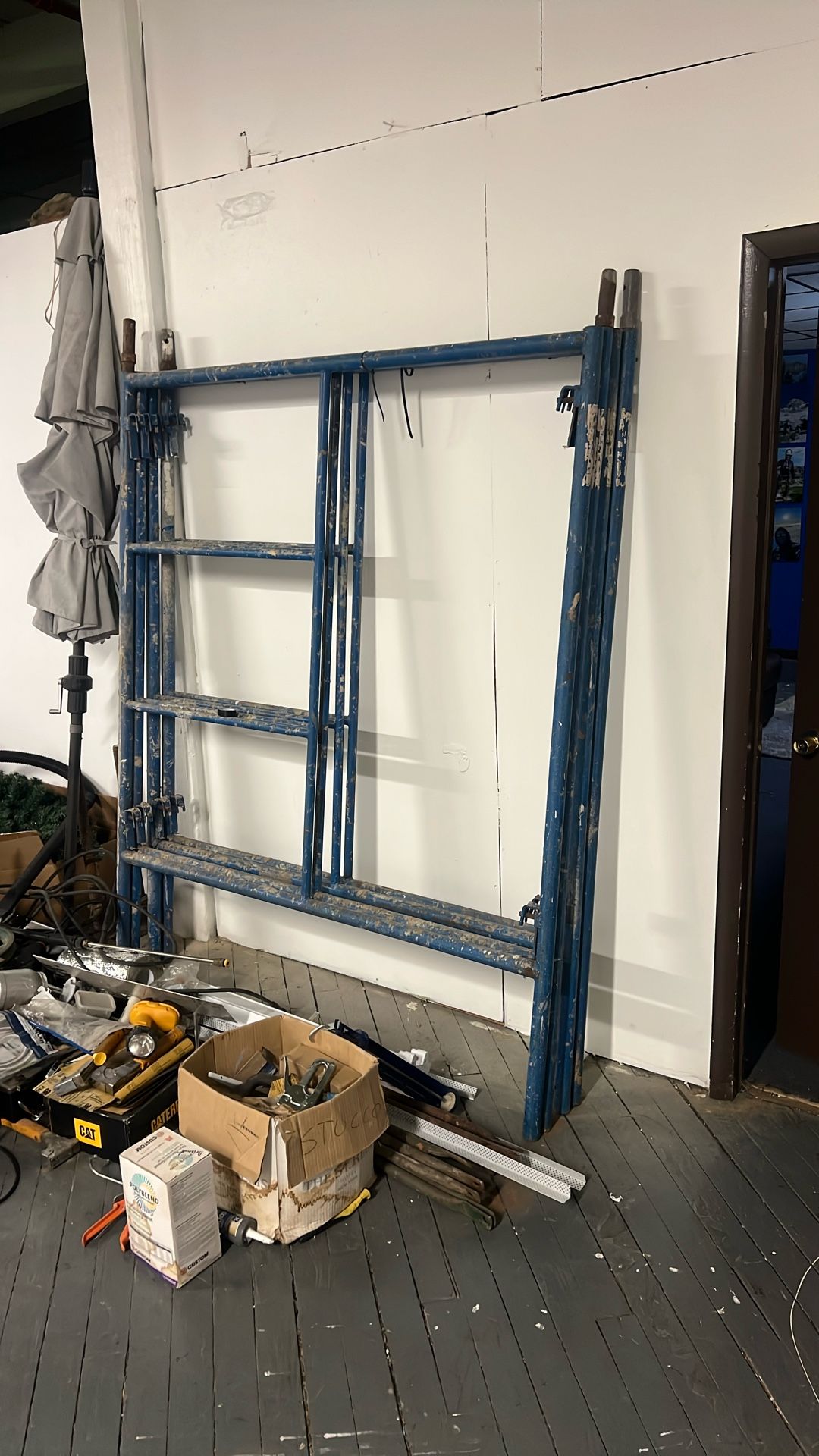 4 Frames With Braces