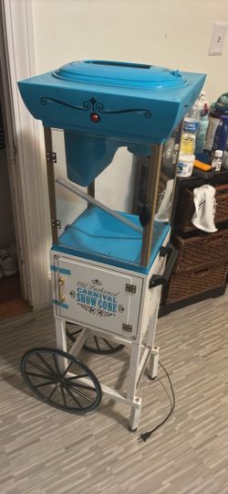Snow cone maker