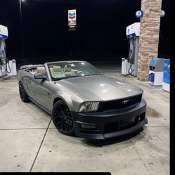 2005 V6 Convertible Mustang