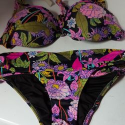  Beautiful  Swimming Set For Summer Size  32-b Victoria Secret Good Condition $ 10.00