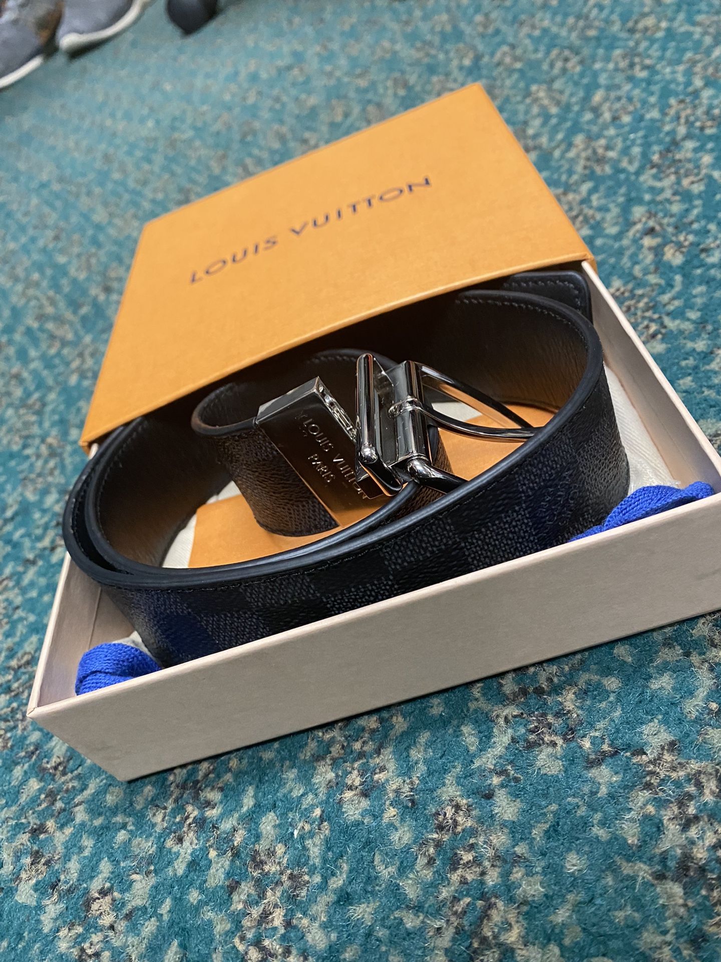 LOUIS VUITTON W/BOX AND RECEIPT ‼️