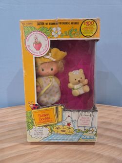 Vintage 1982 Strawberry Shortcake Butter Cookie doll with Jelly Bear pet