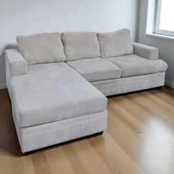 SECTIONAL COUCH SOFA ( Living Spaces ) 