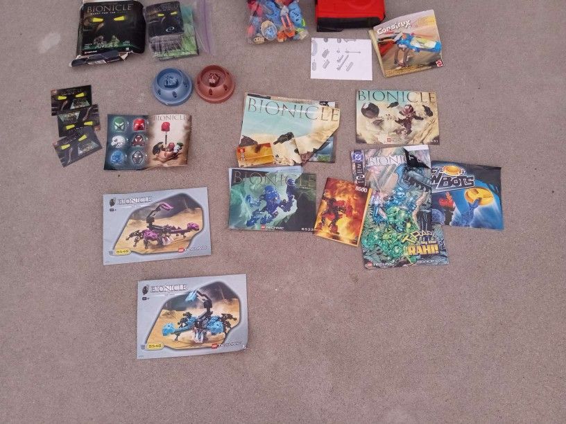Assorted Legos and Bionicles