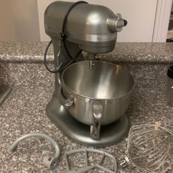 KitchenAid Mixer 6 QT | Like New | Excellent Conditioning 