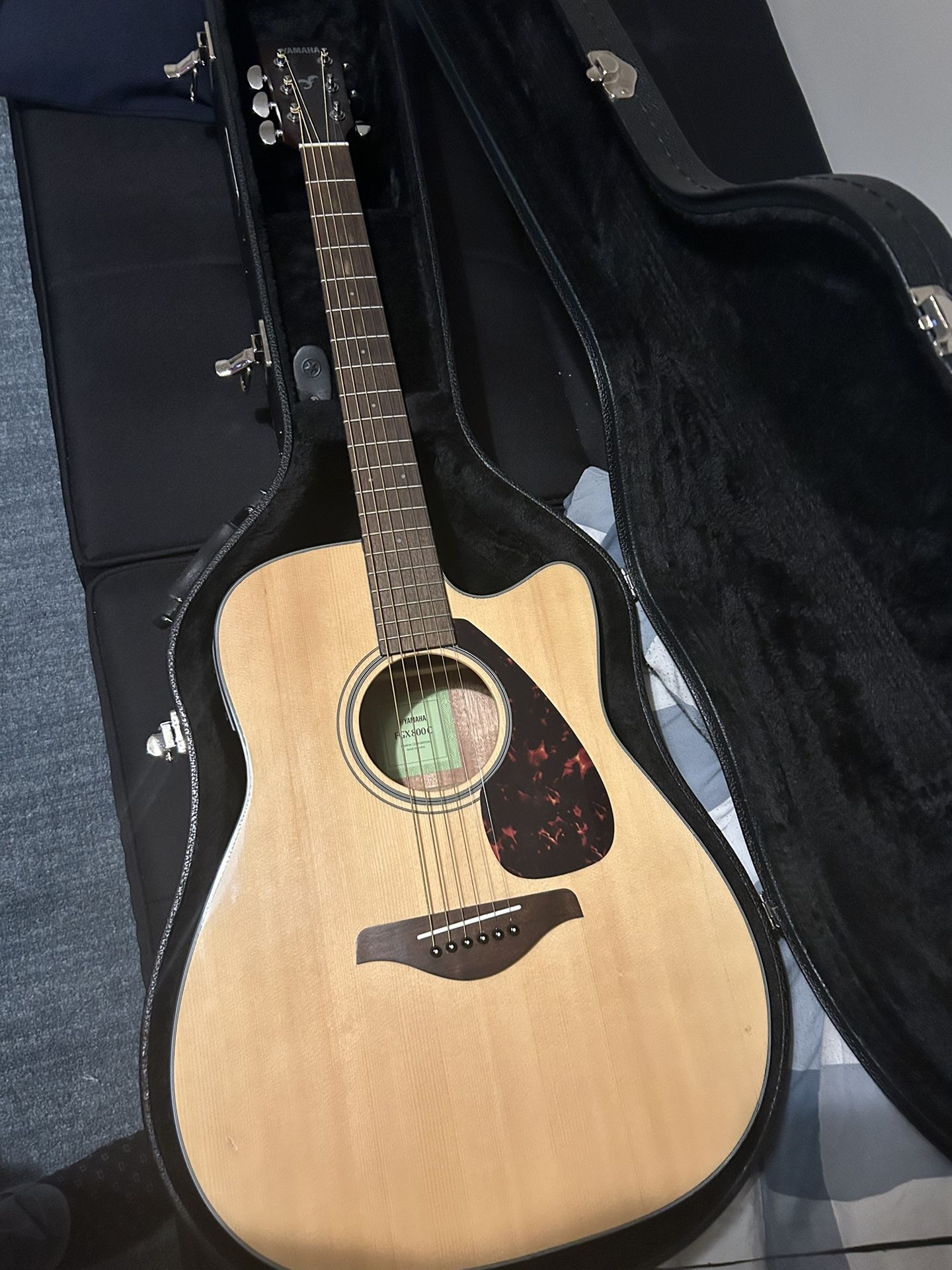 Yamaha Acoustic Electric Guitar