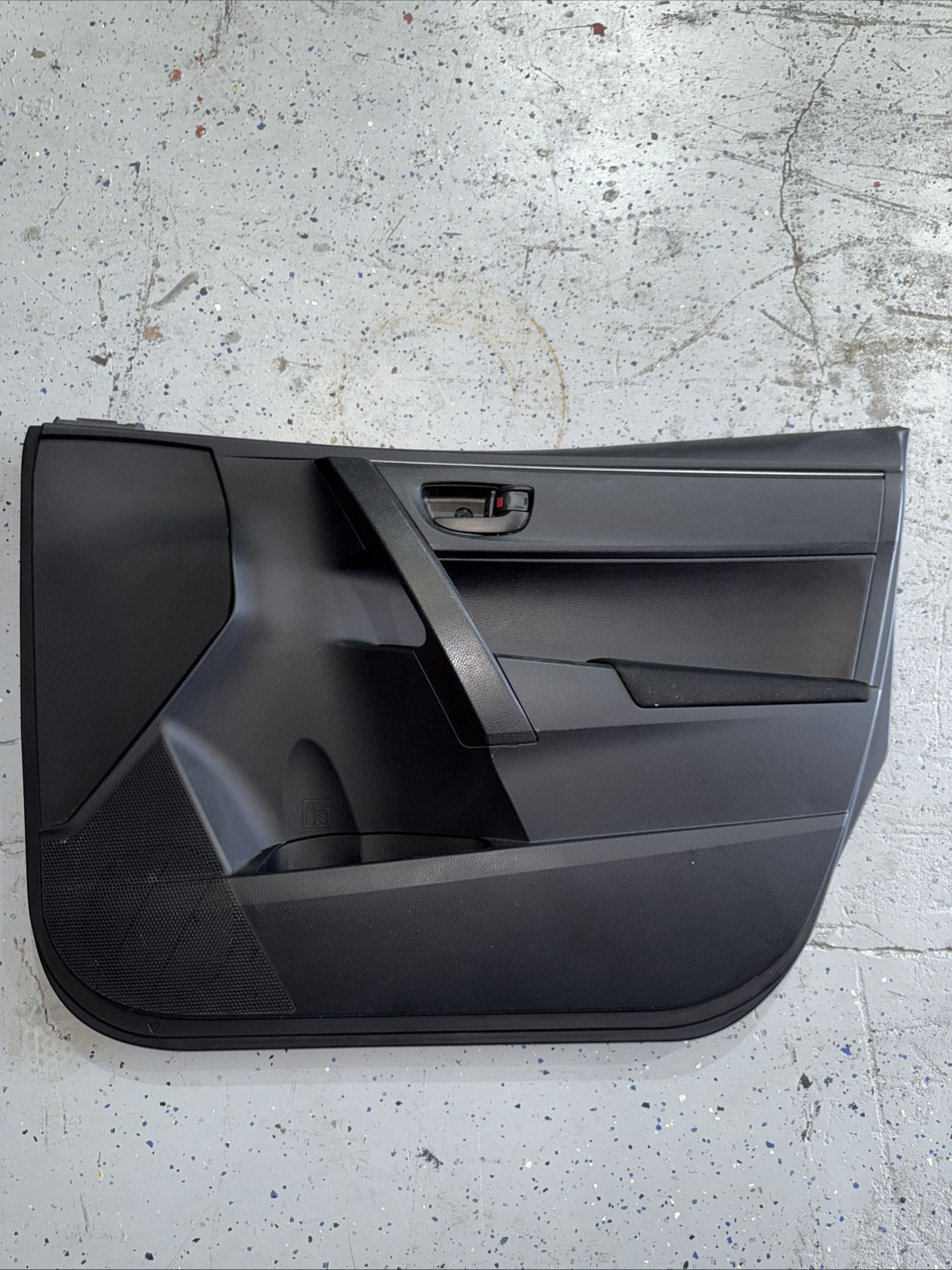 2014-19 Toyota Corolla Front Right Passenger Door Trim Panel 67(contact info removed)0 OEM