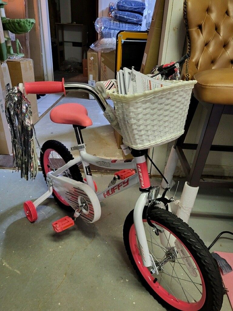 Little Girls Huffy Bike With Training Wheels 3