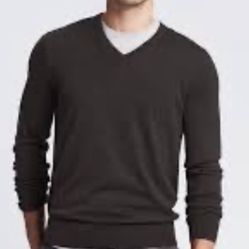 Banana Republic  CASHMERE-SILK V-NECK SWEATER NWT  New with tags extra large   NWT Luxury Blend sweater from Banana Republic in a dark gray black mela