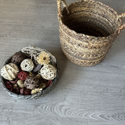 Round Handwoven Wicker Basket with Handles XXL size for organizing, laundry, throws with decorative