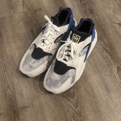 SIZE 11 Men’s NIKE Huarache Shoes - WORN ONCE