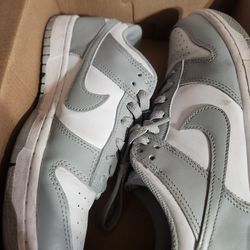 Used Nike dunks Grey white
