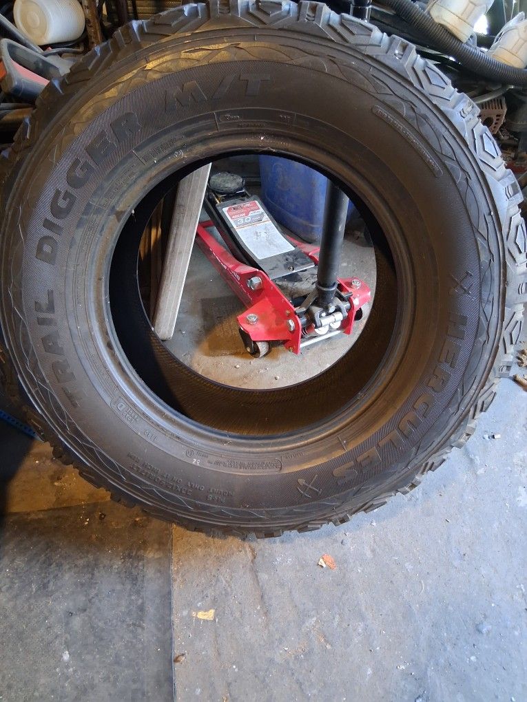 HERCULES TRAIL DIGGER M/T 33X12.50R17 