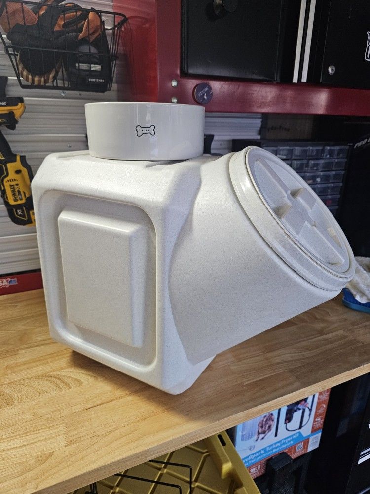 40lb Dog Food Container + Bowl