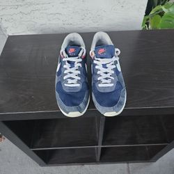 Nike Air Maxs  Size 10