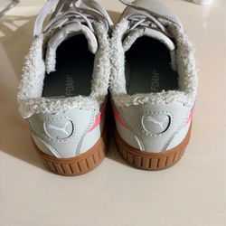Grey & pink Pumas