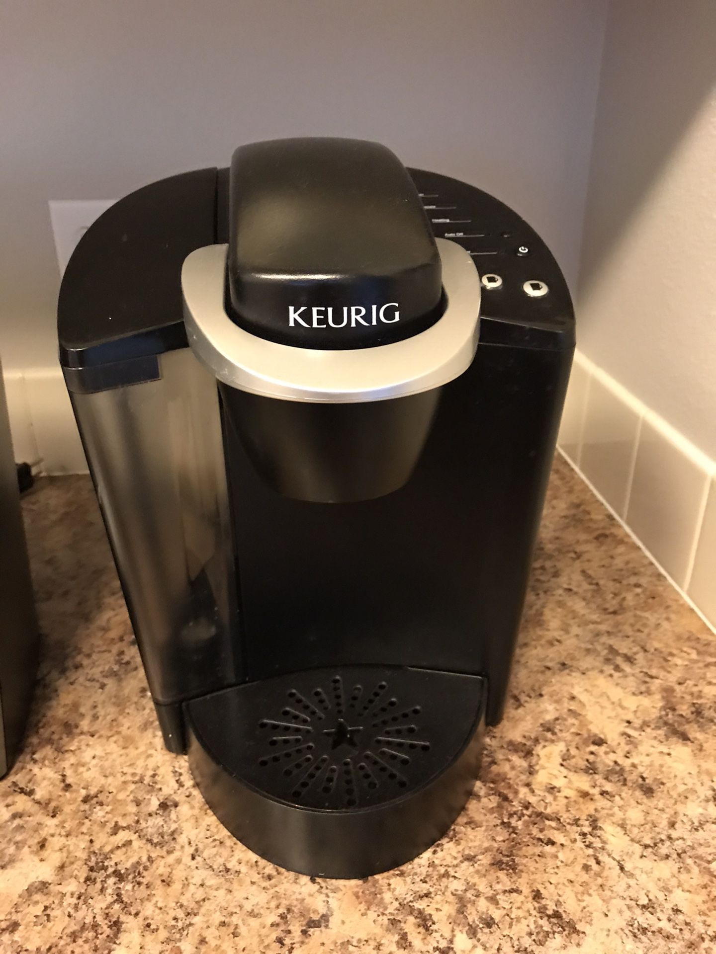 Keurig coffee maker-excellent condition