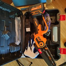 Makita compatible with Makita battery chainsaw 6-in 8-in 4 chains case brand new 4 ah