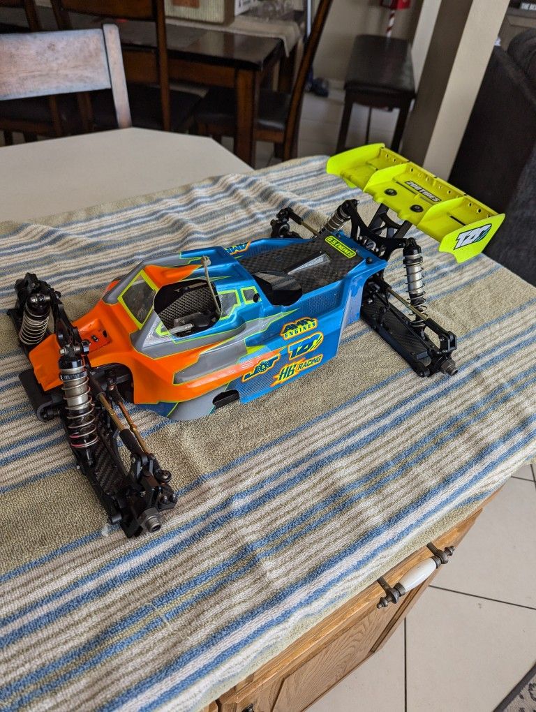 HB racing D8T Evo3 1/8 Truggy