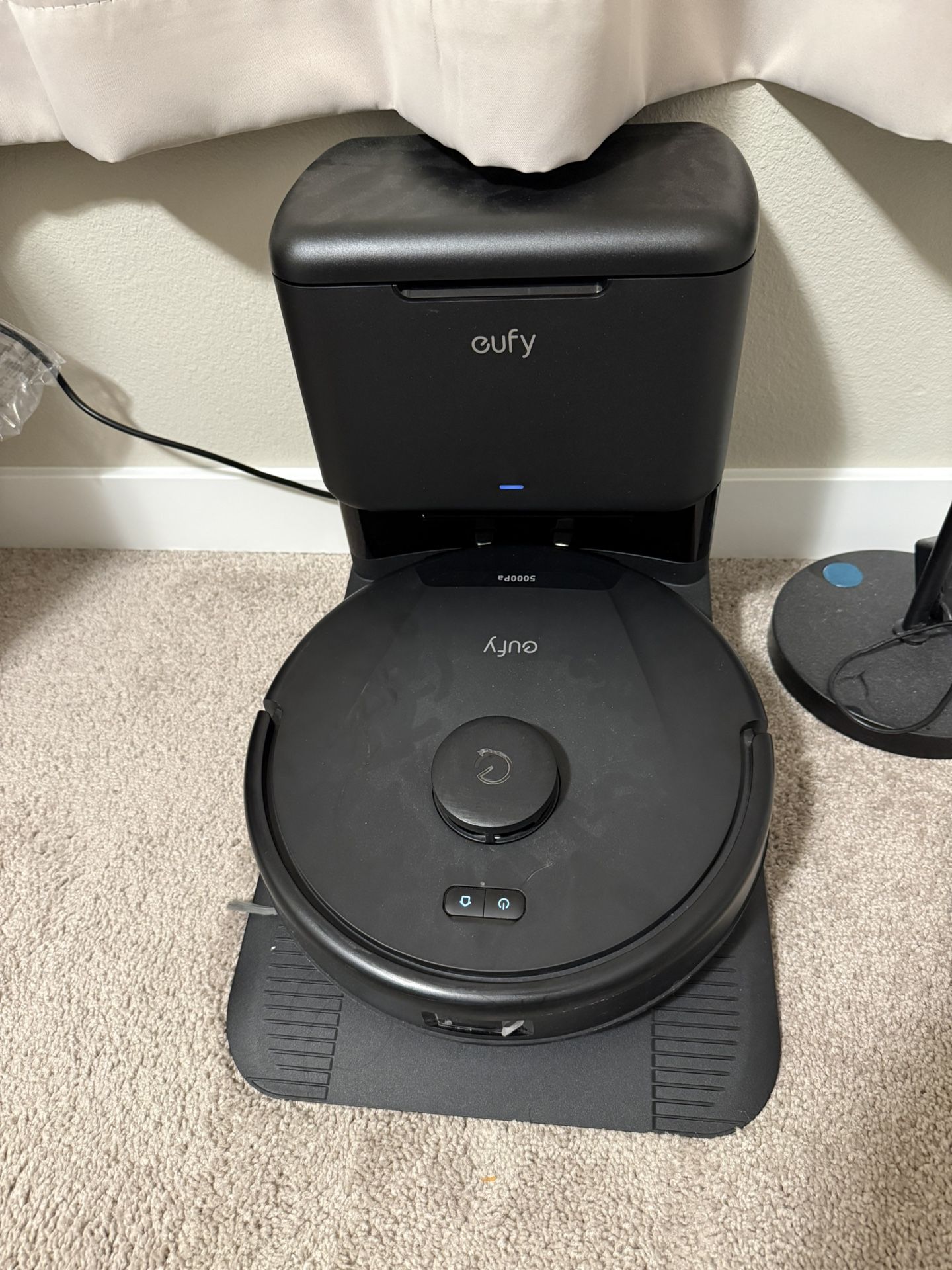 Eufy L60 Hybrid Robot Vacuum With Self Empty Station and Accessories 
