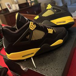 brand new jordan 4 Thunder Mens 10.5