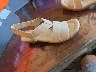 Easy street women's sandals size 9