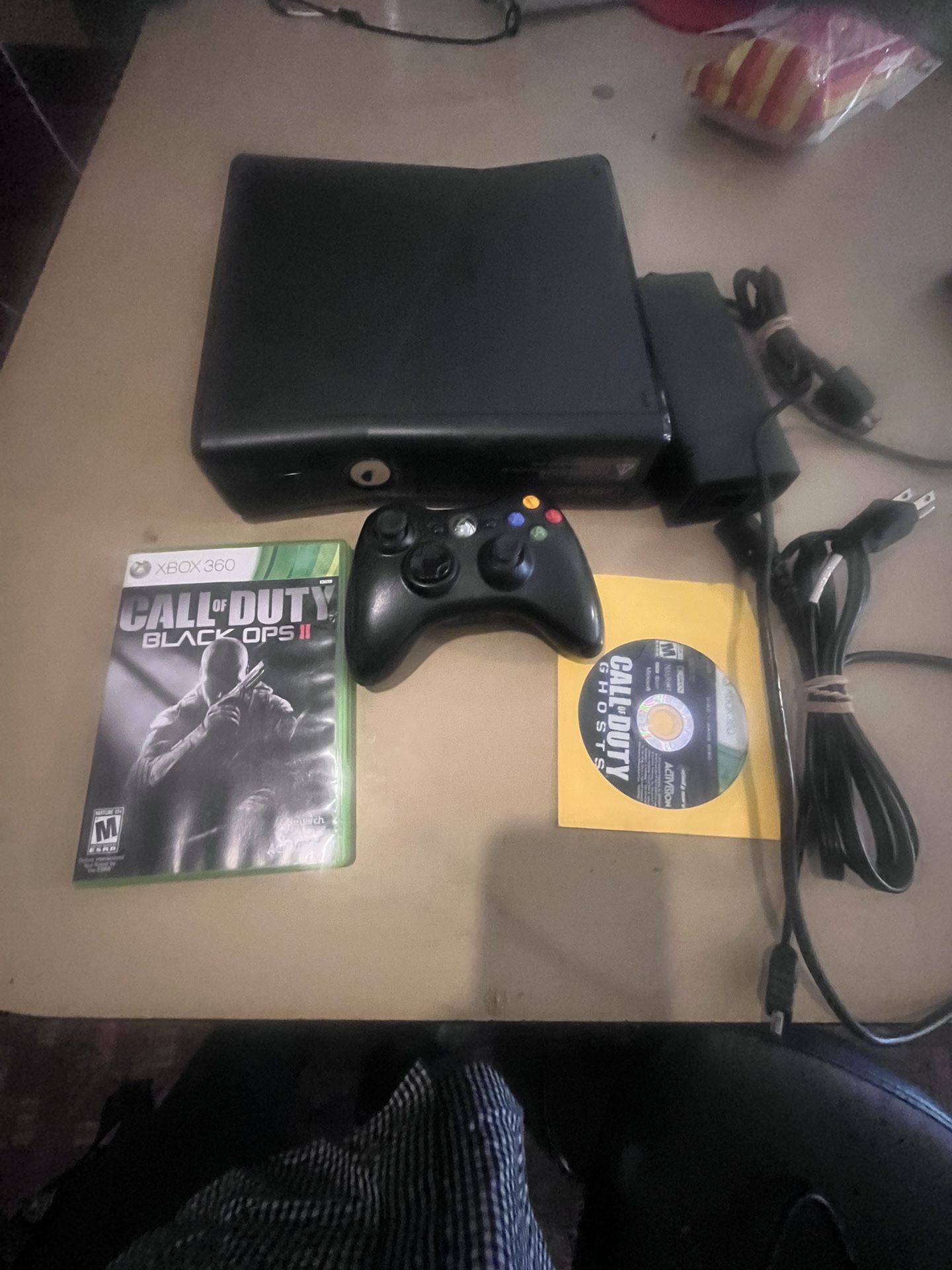 Xbox 360 Slim W Control And Games
