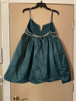 Brand new beautiful emerald green Party dress.    Rhinestone trimming. Size women’s medium 