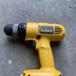 DEWALT DRILL 